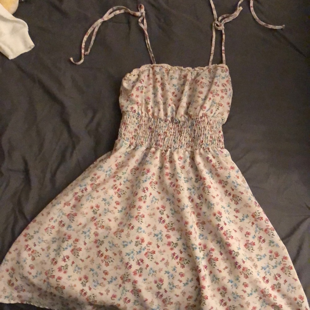 Cute floral dress.